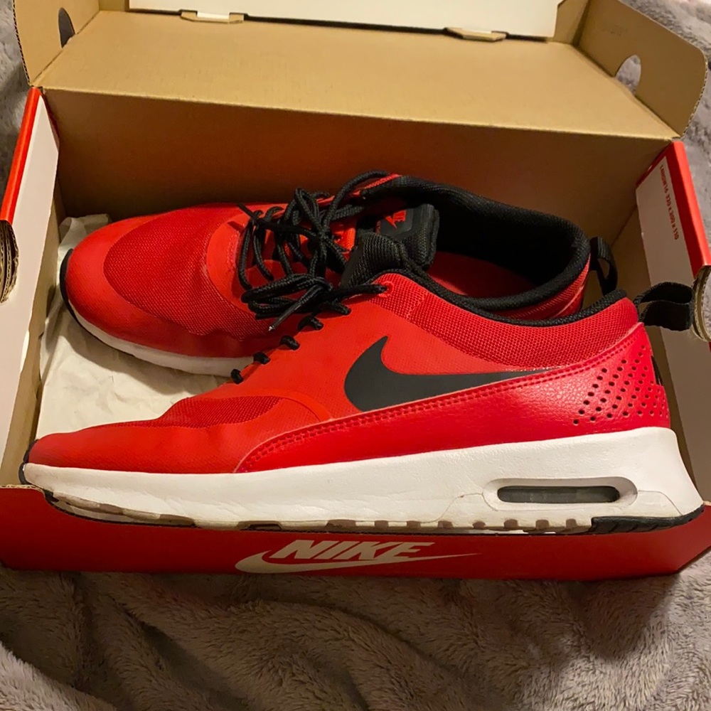 Red and black Nike Air Max 9.5